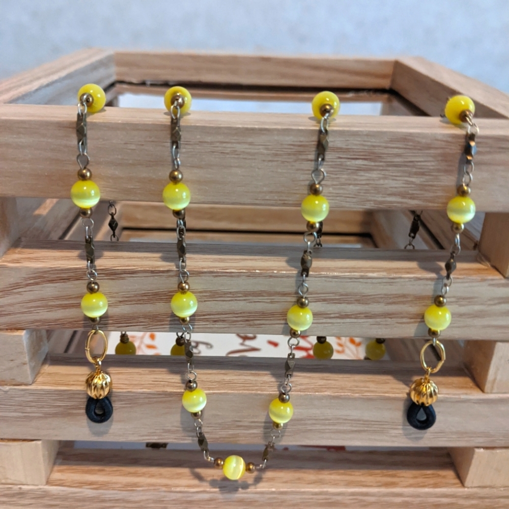 Eyeglass holder